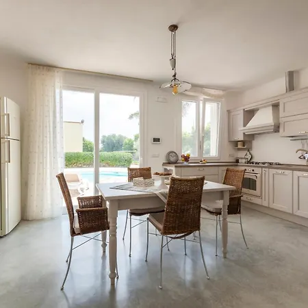 Holiday home Casina Greca By Rivedelsalento